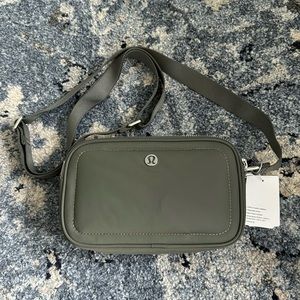 NWT Lululemon Crossbody Camera Bag 2L